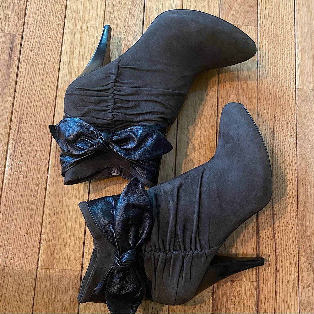 Via Spiga Booties with Bow Black Size 9